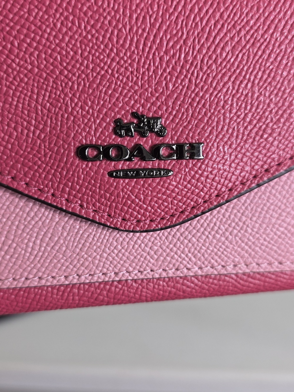 COACH 57536 PINK CROSSGRAIN LEATHER COLORBLOCK SOFT WALLET VGUC - Picture 4 of 16